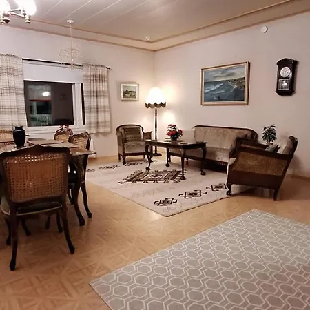 Mukava Mummonmoekki Maaseudun Rauhassa *