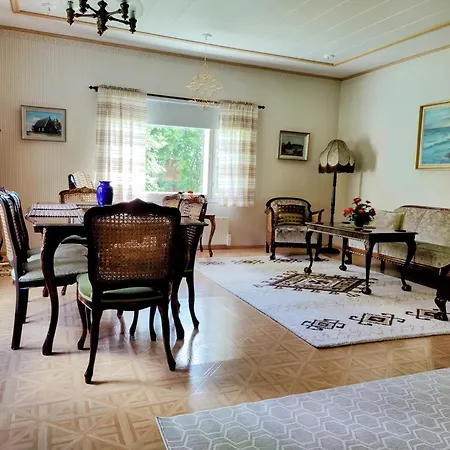 Mukava Mummonmoekki Maaseudun Rauhassa Vila *